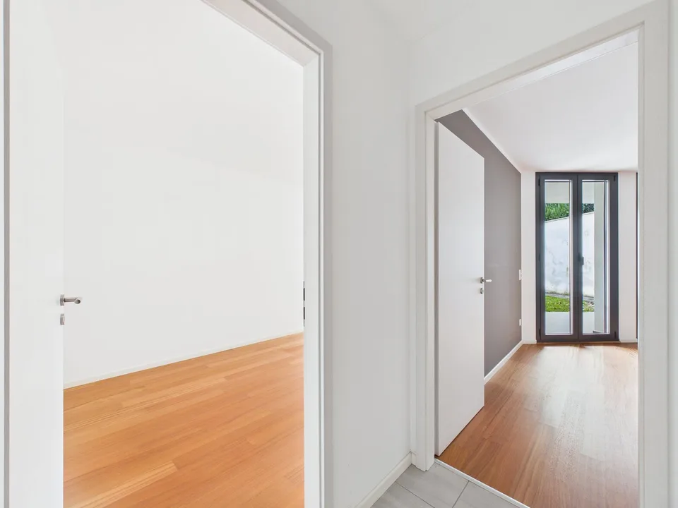 CASA CONTIGUA SU 3 PIANI CON GIARDINO E SPAZIO IDEALE PER STUDIO O ATTIVITA' INDIPENDENTE – foto 27 di 30