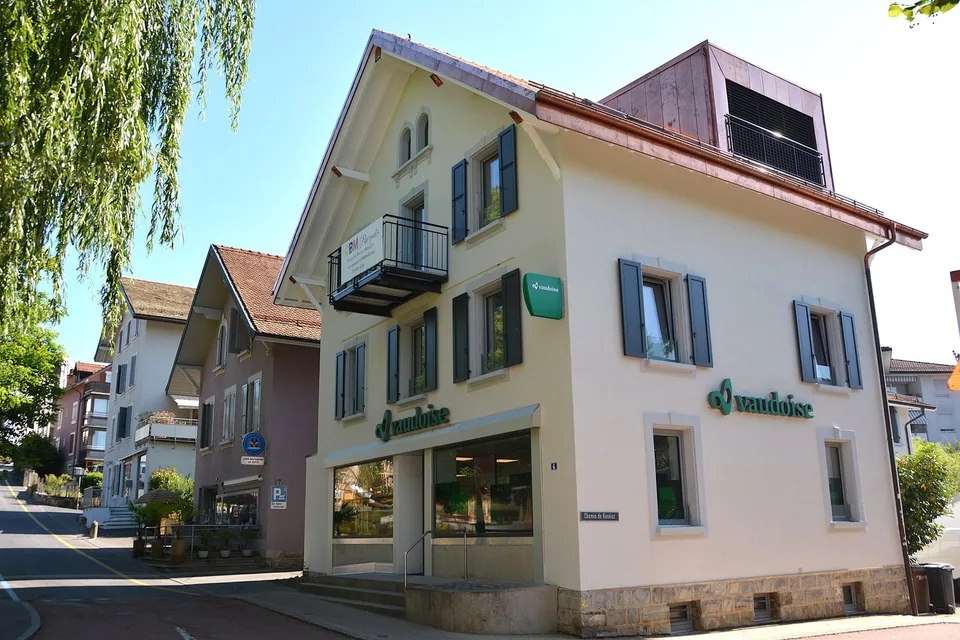 Renovierte Immobilie zu 100% vermietet, Hyperzentrum, mit Tresorraum zur Wertsteigerung