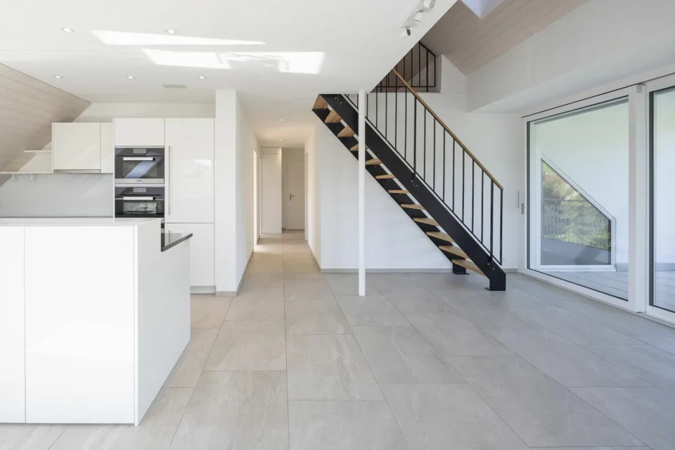 Traumhafte 3.5 Zimmer-Wohnung mit Galerie und Balkon