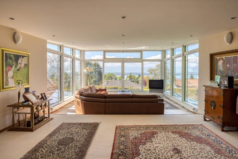 Charmantes Haus zur Renovierung mit Seeblick