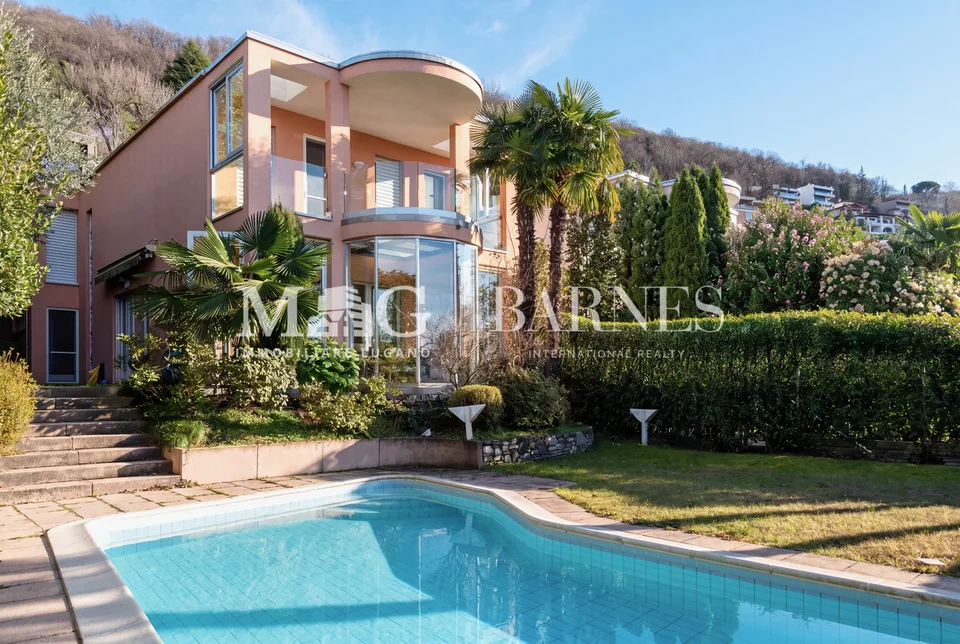 Montagnola, Collina d'Oro: Villa con piscina e vista lago