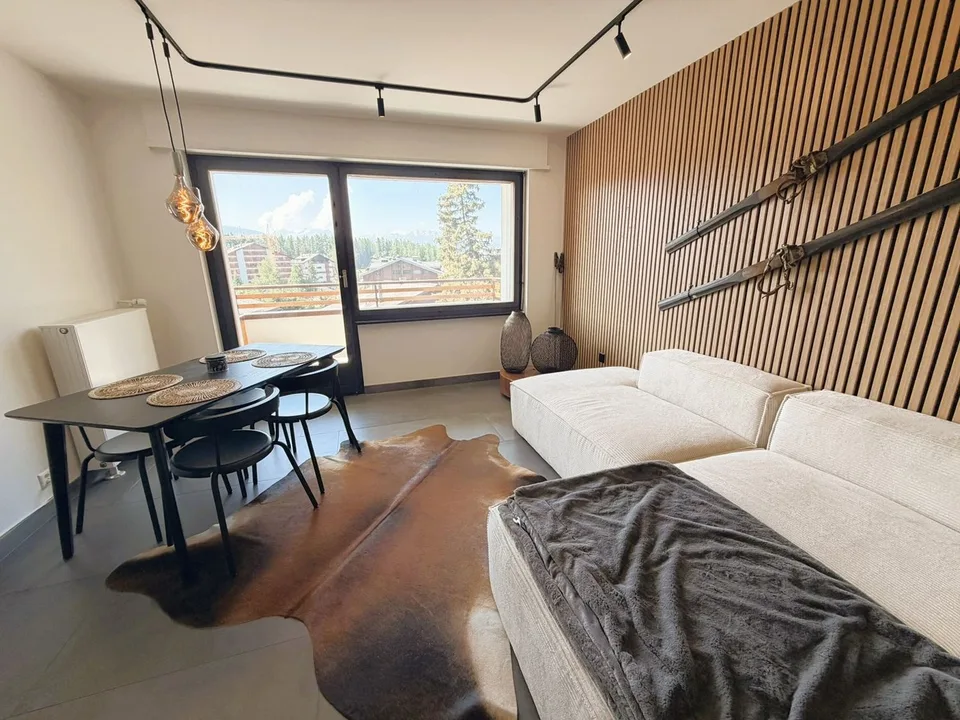 Magnifique 3.5 pces totalement rénové - Spacieux & Lumineux - Endroit calme - Bien situé - Belle vue