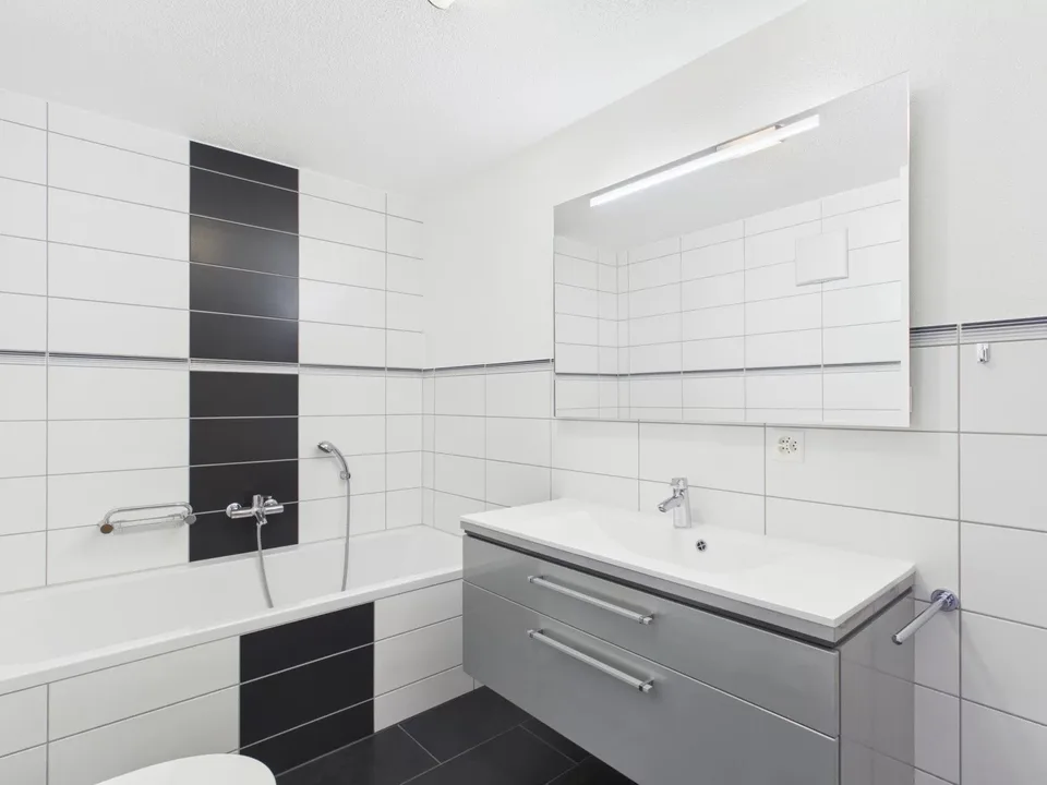 Abitare con stile con loggia in un quartiere popolare a Visp – foto 8 di 13