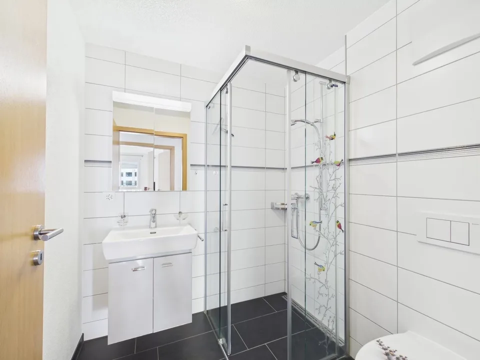 Abitare con stile con loggia in un quartiere popolare a Visp – foto 9 di 13