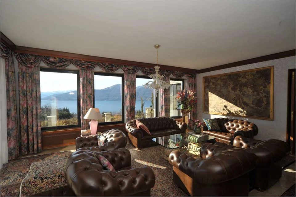 Ampia e signorile villa con piscina interna e con splendida vista lago – foto 6 di 13