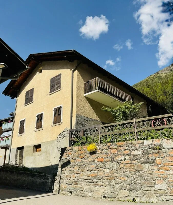 Casa di villaggio con due appartamenti separati