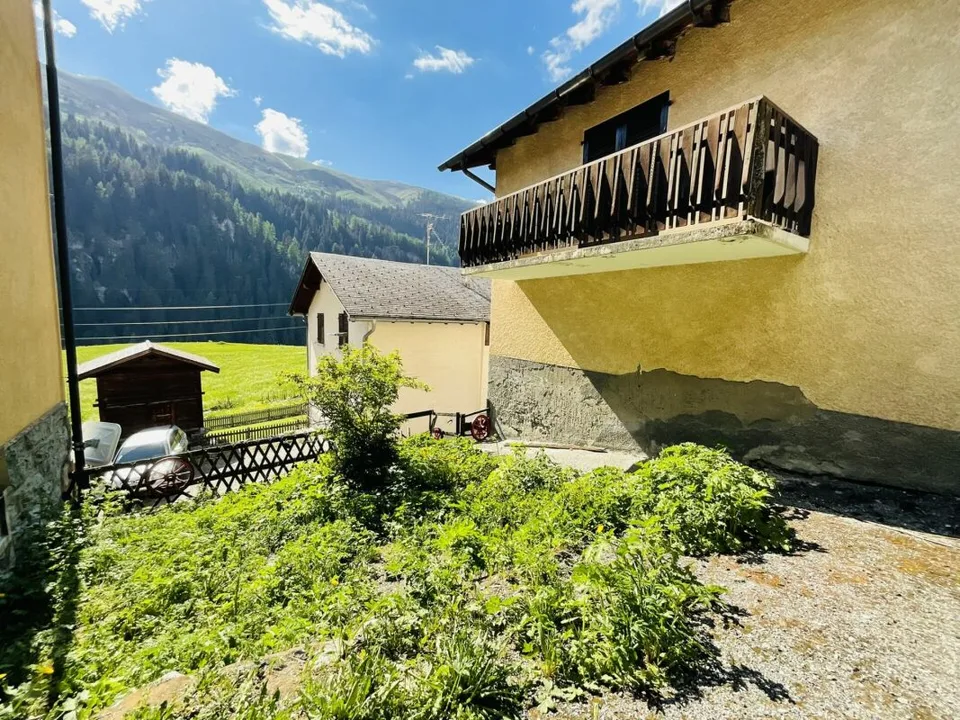 Casa di villaggio con due appartamenti separati
