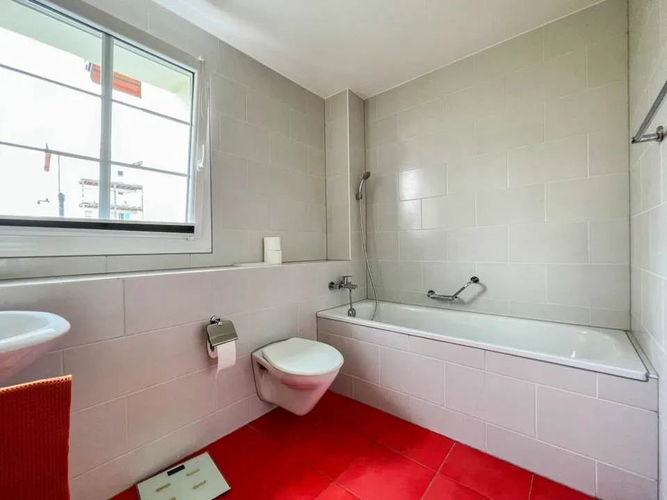 Bello appartamento di 4.5 locali con giardino privato – foto 9 di 13