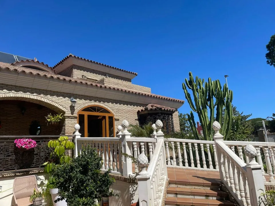 Exklusive und hochwertig renovierte Villa in begehrter Lage im Süden Spaniens