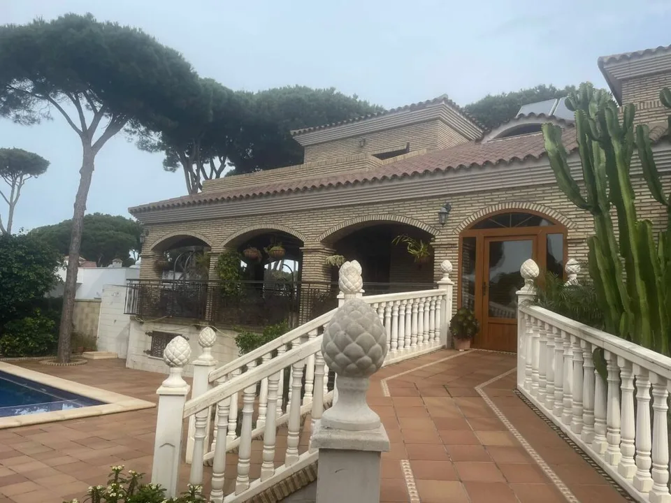 Villa esclusiva e rinnovata di alta qualità in una posizione molto richiesta nel sud della Spagna