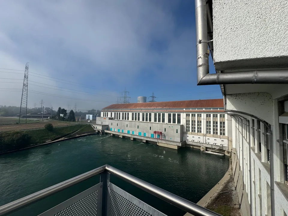 Büroräume mit 250m², Lagerhallen mit 215m2 zuzüglich Aussenflächen und Parkplätze – Foto 6 von 10