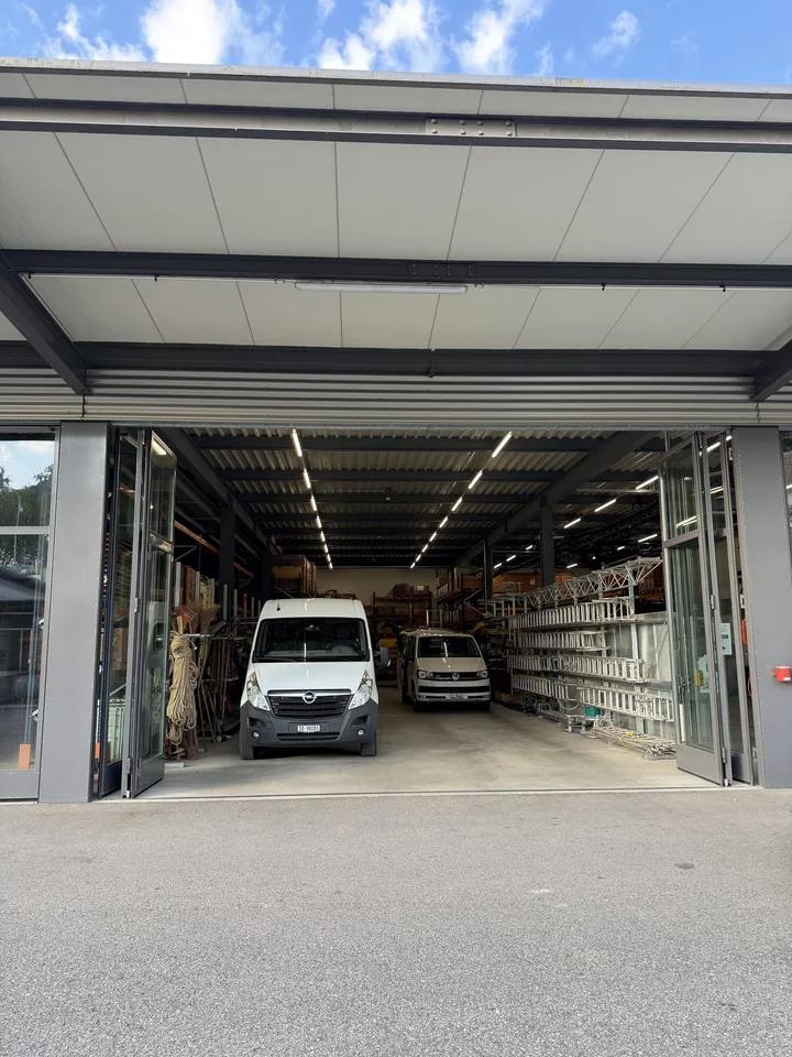Büroräume mit 250m², Lagerhallen mit 215m2 zuzüglich Aussenflächen und Parkplätze – Foto 8 von 10