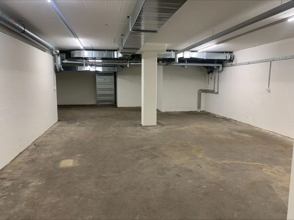 Locali di stoccaggio nel quartiere di Tiergarten (56m2, 185m2 o 205m2)