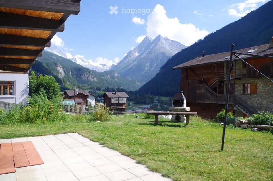 APPARTEMENT 2,5 ZIMMER MIT TERRASSE UND UNVERGLEICHLICHEM BICK