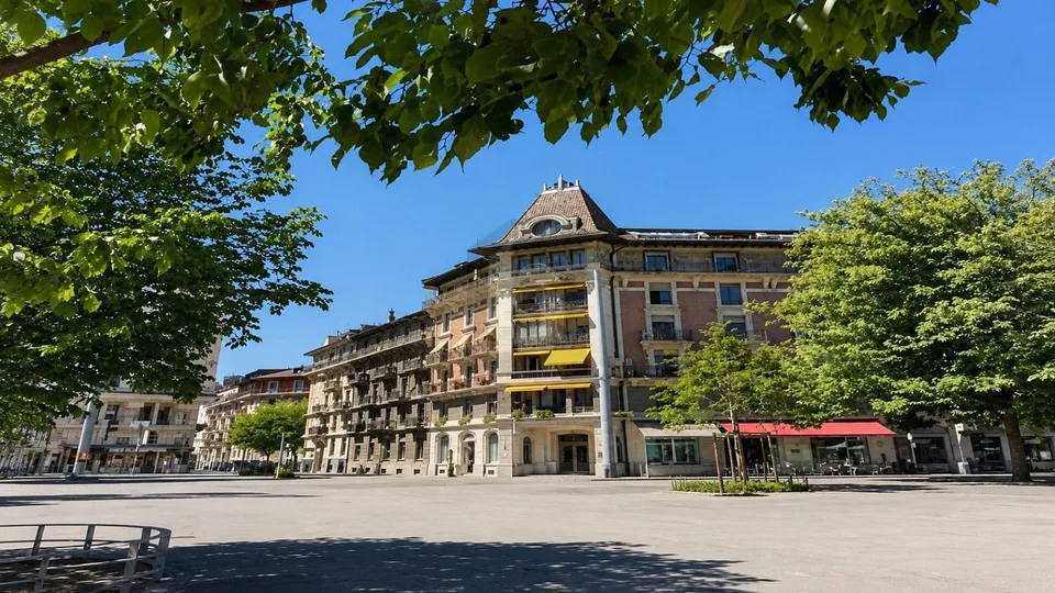 TRES JOLI FONDS DE COMMERCE À REMETTRE A CAROUGE
