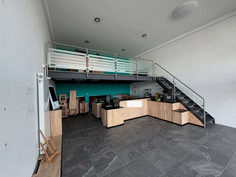 A LOUER, bureau-atelier équipé d'une kitchenette