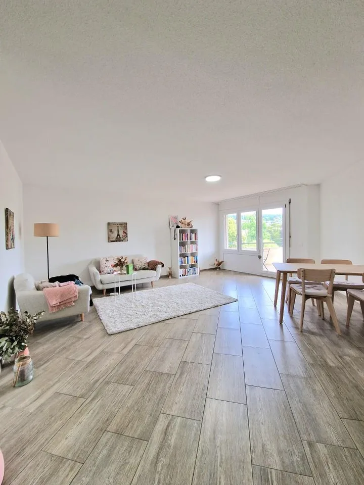 Appartamento moderno e bellissimo con balcone in posizione centrale