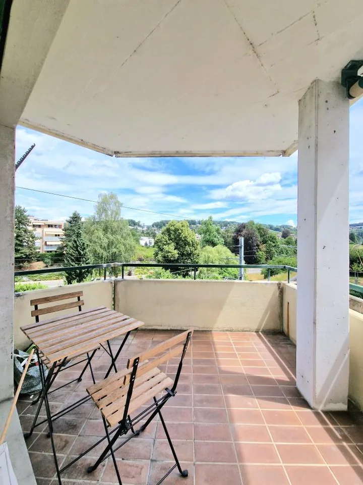 Appartamento moderno e bellissimo con balcone in posizione centrale