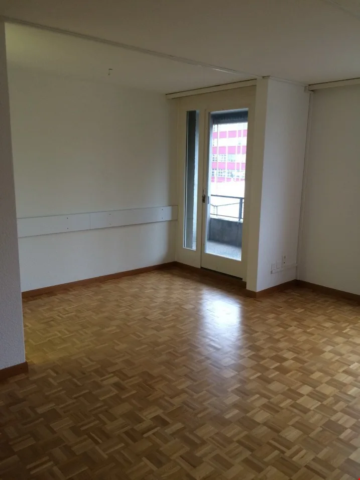 günstige 4.5-Zimmerwohnung mit Balkon in Brügg