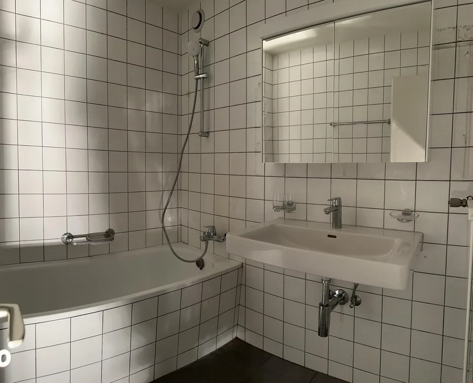 günstige 4.5-Zimmerwohnung mit Balkon in Brügg