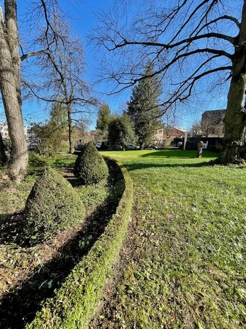 Spazio studio/ufficio completamente sviluppato al piano superiore in una villa rappresentativa nel cuore di Wetzikon