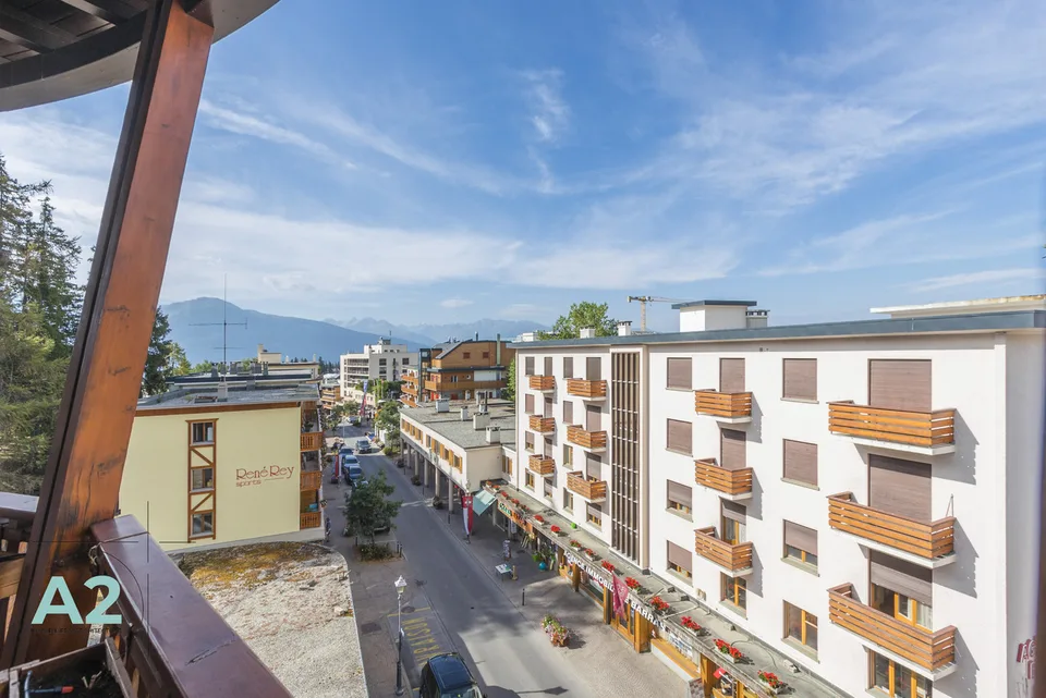ATTIQUE EN PLEIN CENTRE DE CRANS LOCATION SAISON