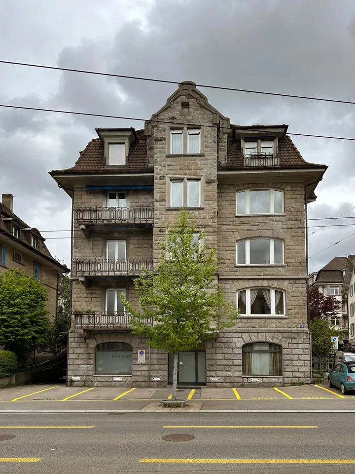Helle 5.5 Zimmer-Wohnung an zentraler Lage