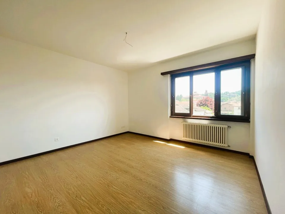 MENDRISIO DACHGESCHOSS MIT BICK IN DIE STADTMITTE – Foto 6 von 13