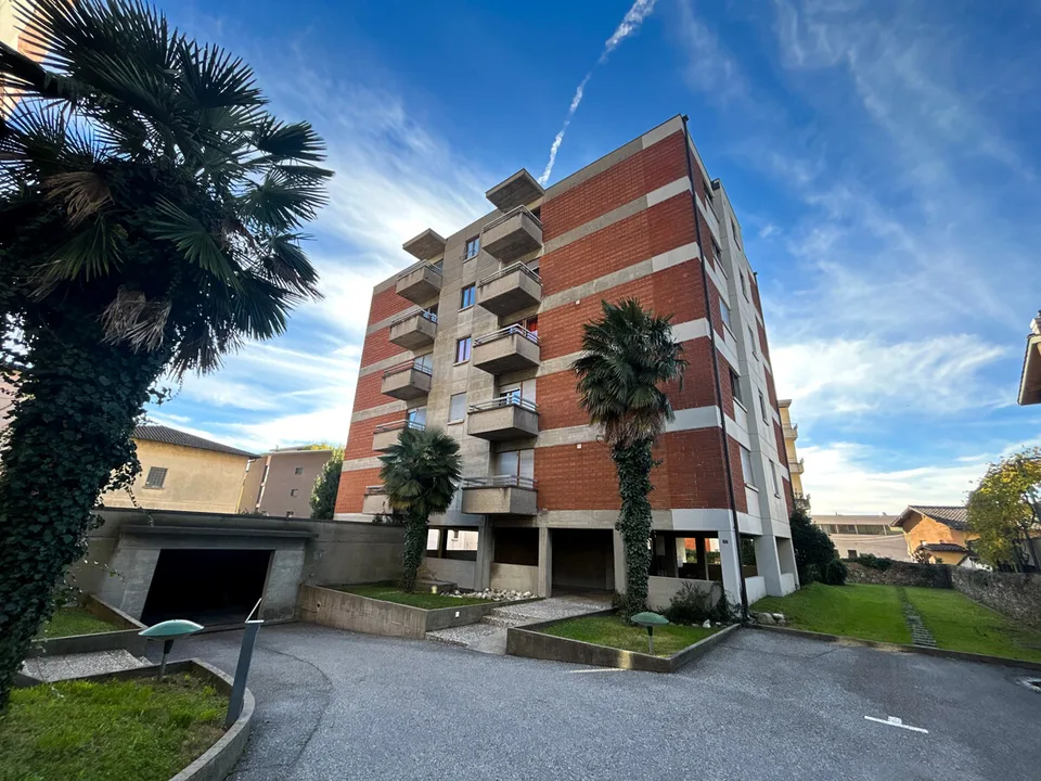 MENDRISIO DACHGESCHOSS MIT BICK IN DIE STADTMITTE – Foto 9 von 13