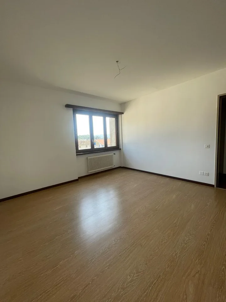 MENDRISIO DACHGESCHOSS MIT BICK IN DIE STADTMITTE – Foto 7 von 13