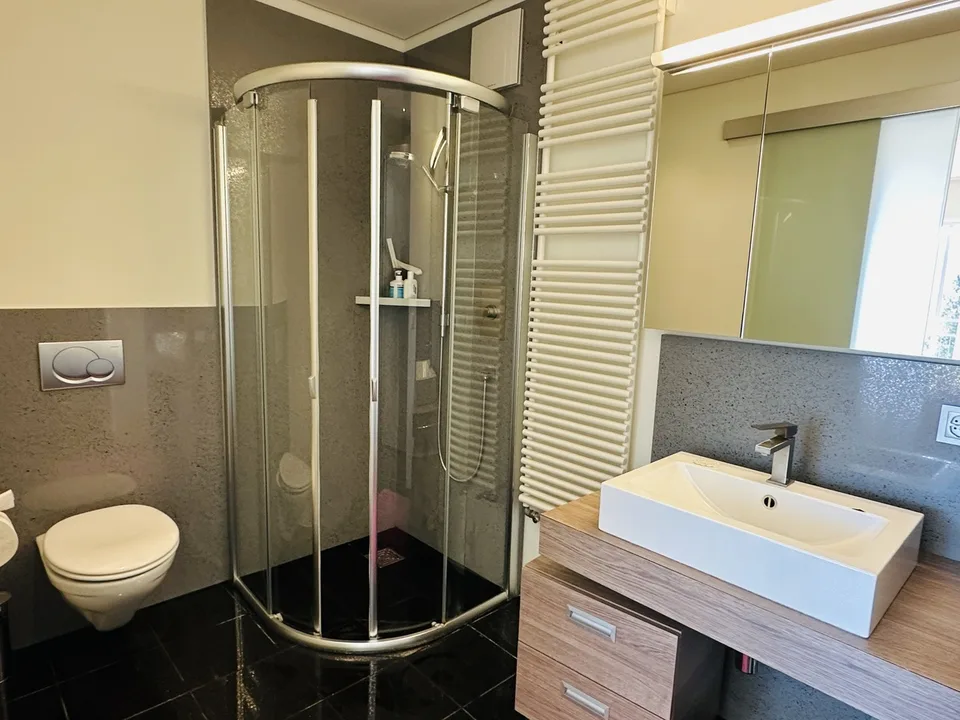 Sehr großes Apartment, 5 Minuten zu Fuß von den violetten Seilbahnen – Foto 11 von 13