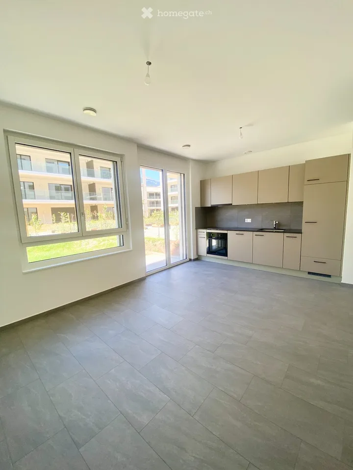 Sion New 33 m² studio with private lawn