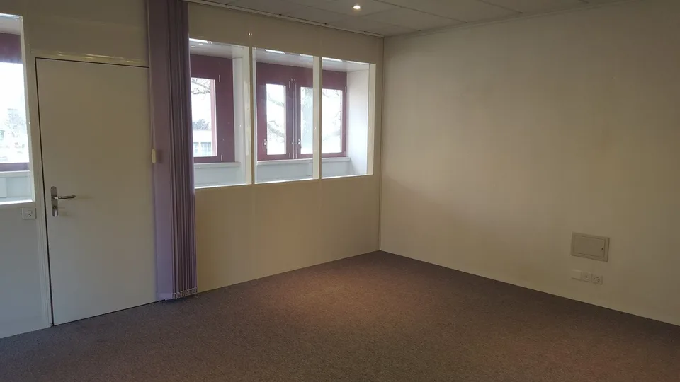 Lumineuse surface de bureau de 51m2 à Marly !