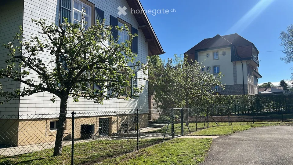 Charmantes Haus mit großem, vollständig umzäunten Garten