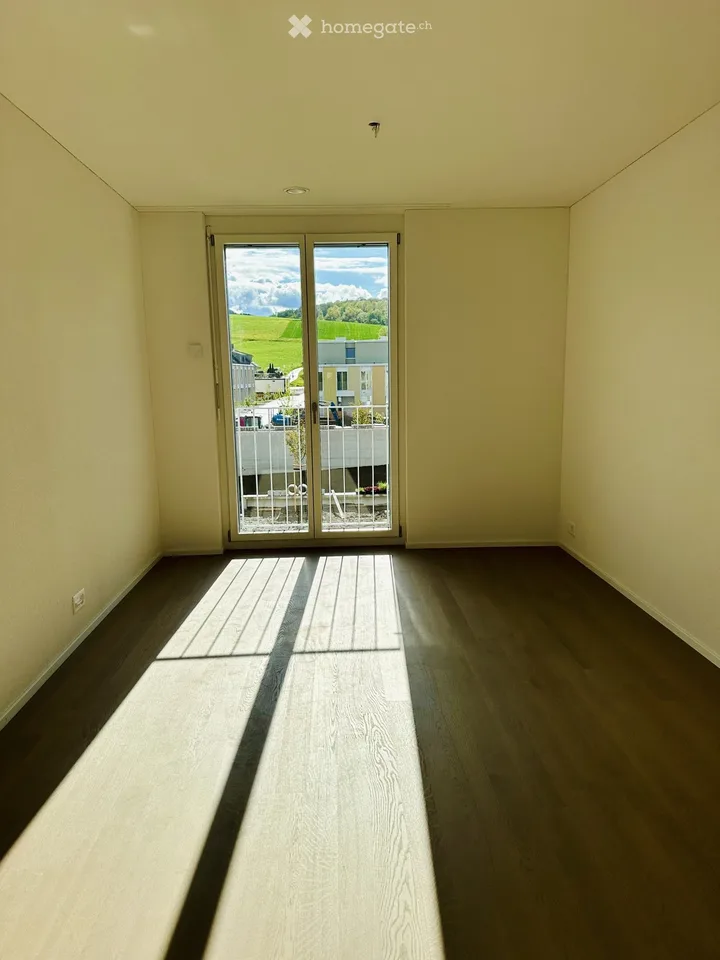 Appartamento moderno di 3,5 locali con balcone e bella vista a Frick