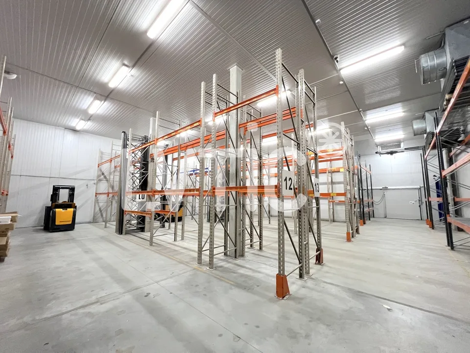 Industriestandort von 5500 m2, aufteilbar, zur Miete in der Nähe von Nyon