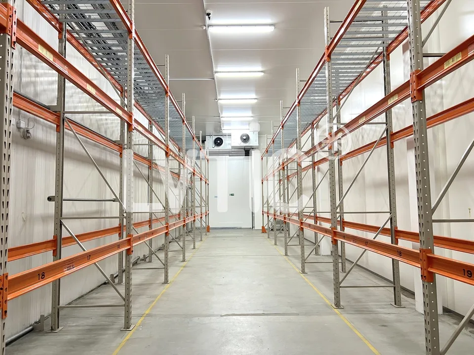 Industriestandort von 5500 m2, aufteilbar, zur Miete in der Nähe von Nyon