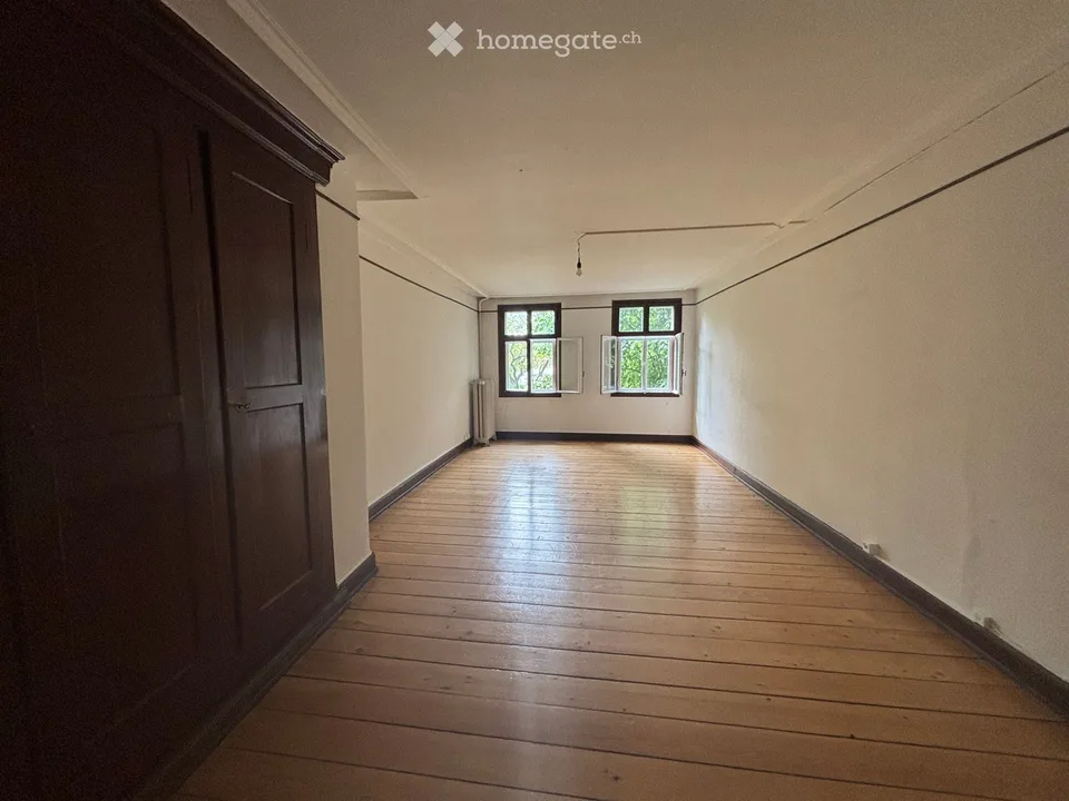 Charmant appartement de 3,5 pièces dans un immeuble ancien avec balcon à Sissach