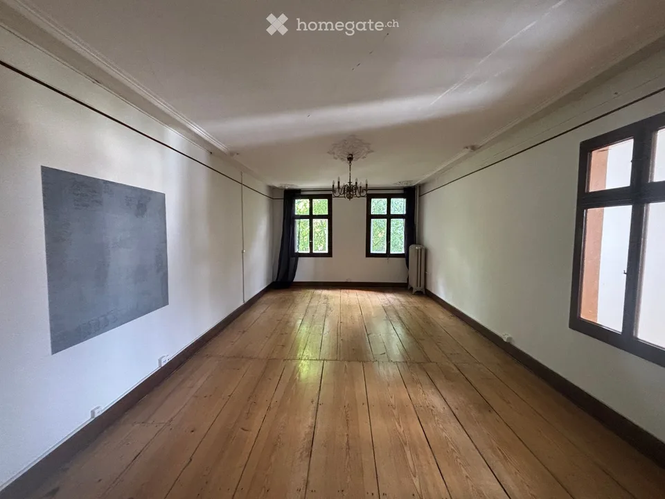 Charmant appartement de 3,5 pièces dans un immeuble ancien avec balcon à Sissach
