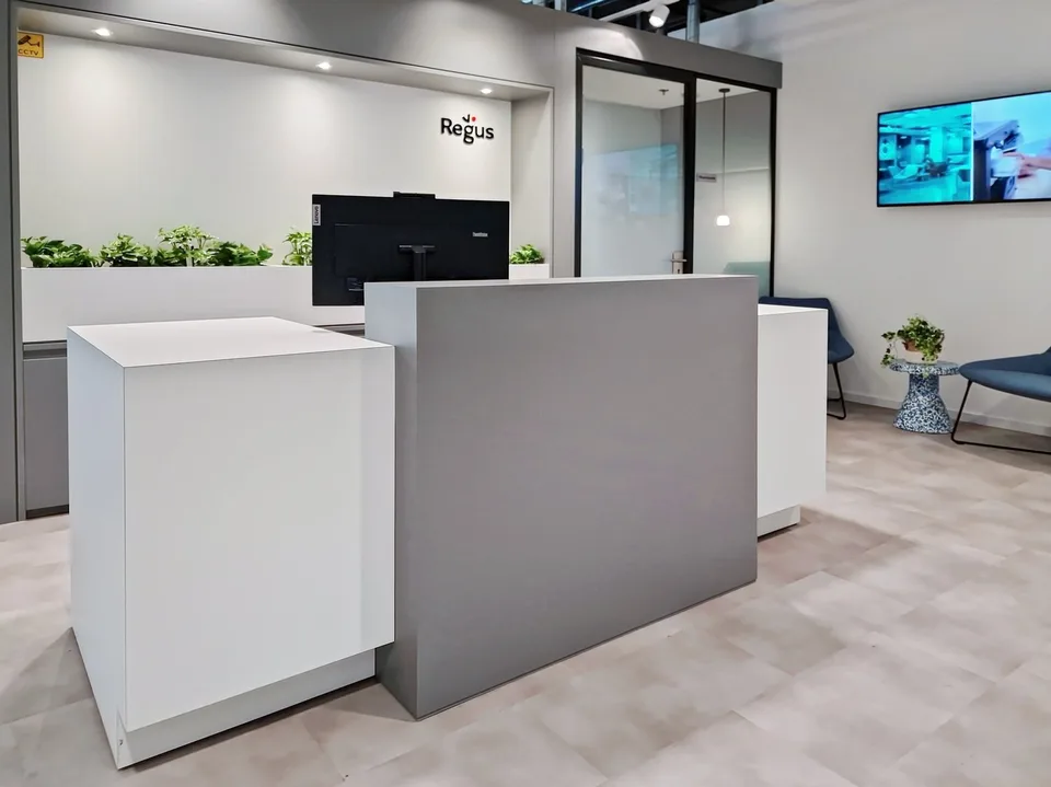 Privater Büroraum für 4 in Regus Main Station