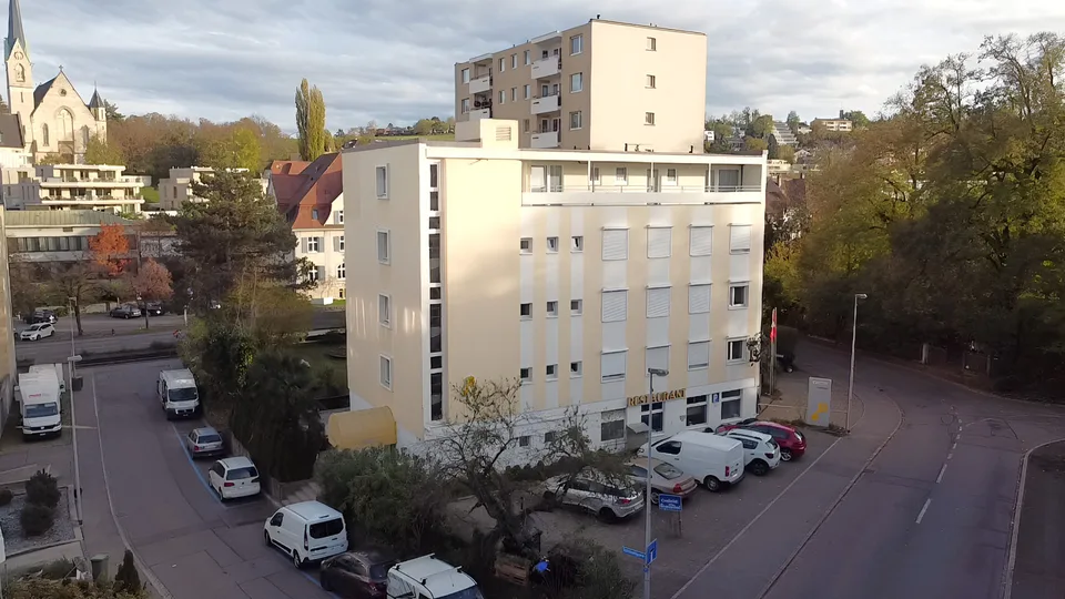 Restaurant à Louer : Emplacement Idéal et Grande Capacité