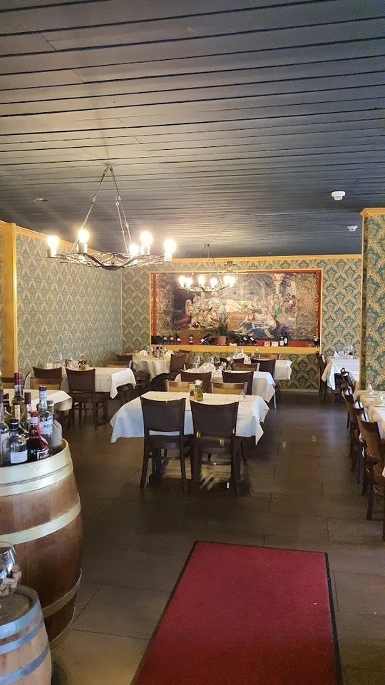 Restaurant à Louer : Emplacement Idéal et Grande Capacité