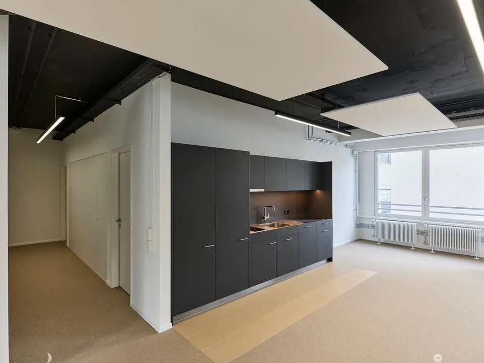 Modern office space in Biel – 482 m², flexibly usable