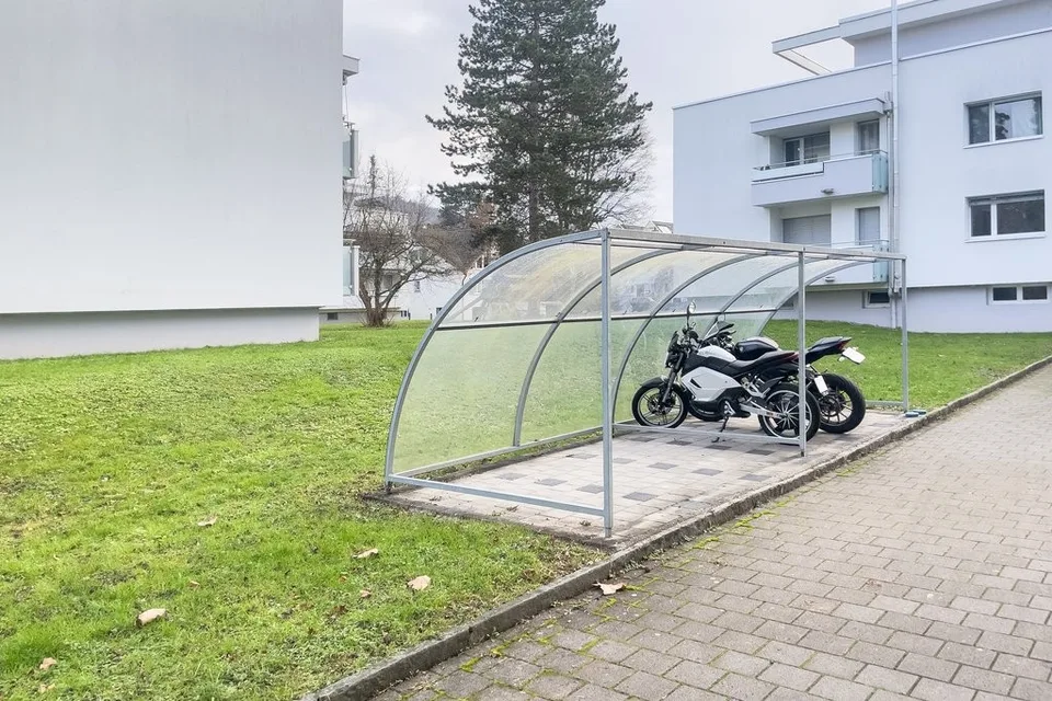 Überdachter Roller-/Motorstellplatz zu vermieten