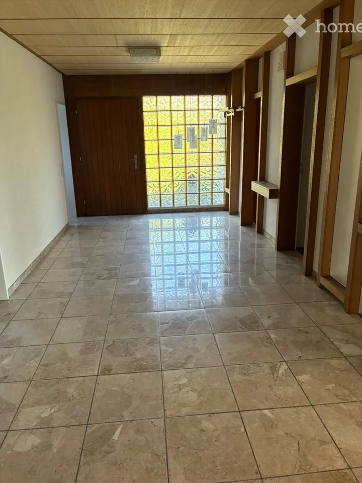 Esclusiva casa di 7,5 locali con grande giardino e garage doppio