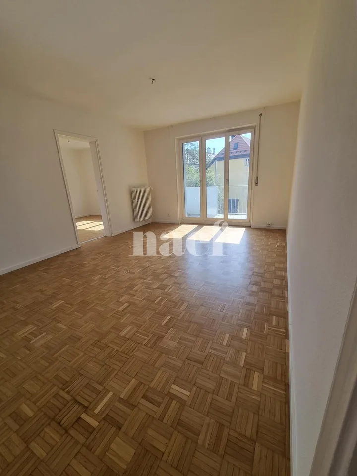 4 Zimmer renoviert kürzlich nahe dem Zentrum mit Balkon