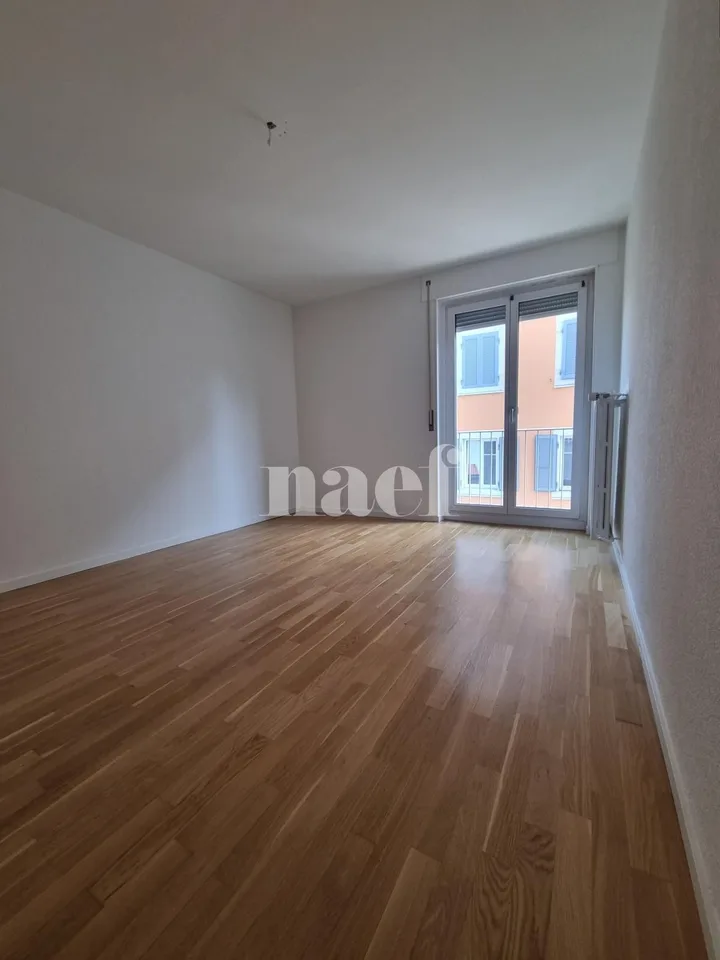 4 Zimmer renoviert kürzlich nahe dem Zentrum mit Balkon