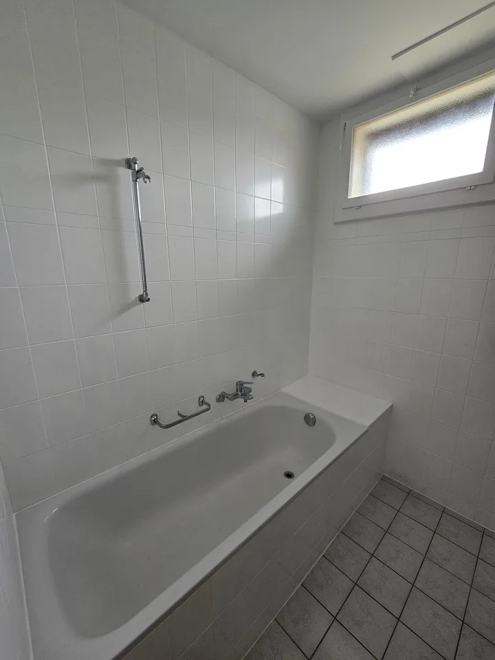 For rent large renovated 4-room apartment in Chevenez – photo 6 of 9