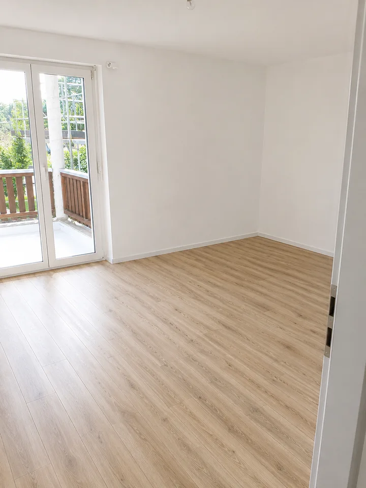 Wohnung mit 3,5 Zimmern komplett renoviert mit 2 Balkonen