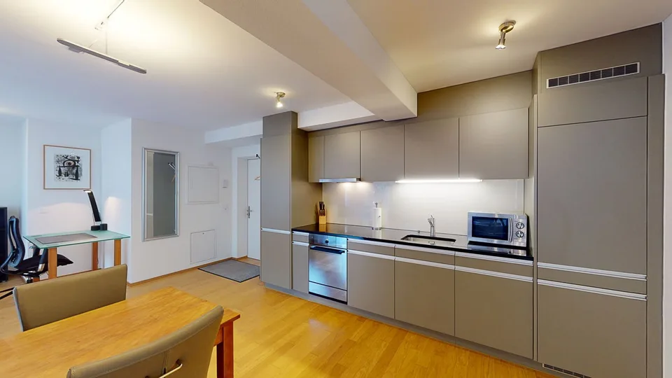 Stilvolle 2-Zimmer-Wohnung mit Balkon in Zürich Wiedikon